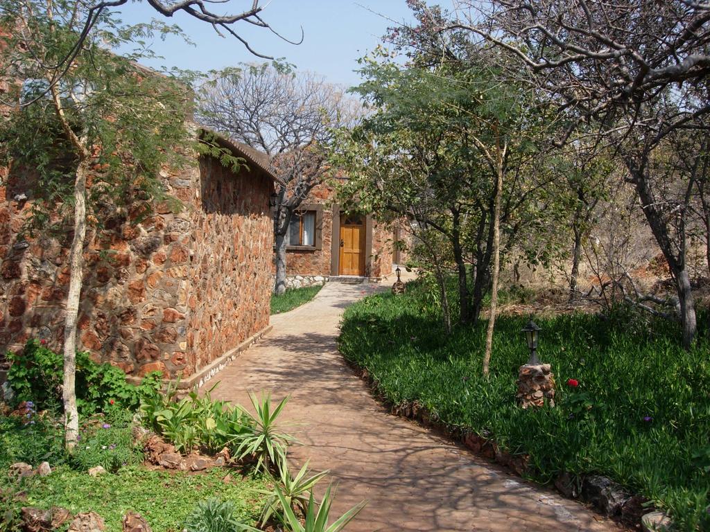 Onduri Safaris & Lodge