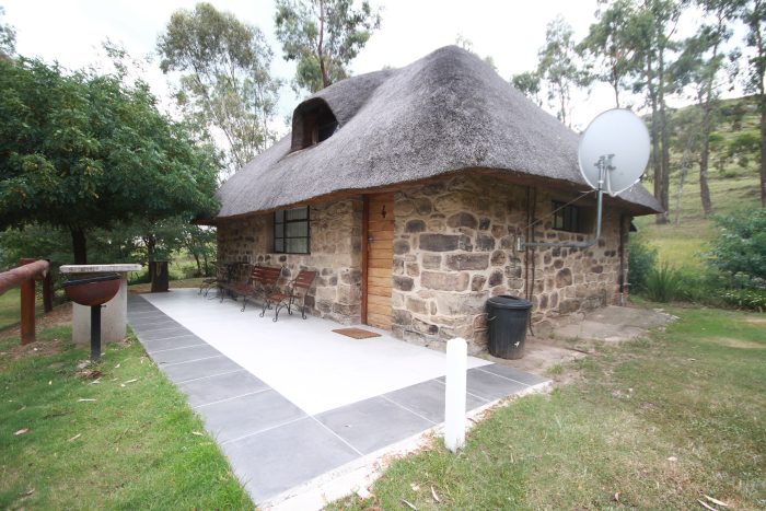 Bassfeather Country Lodge image 3