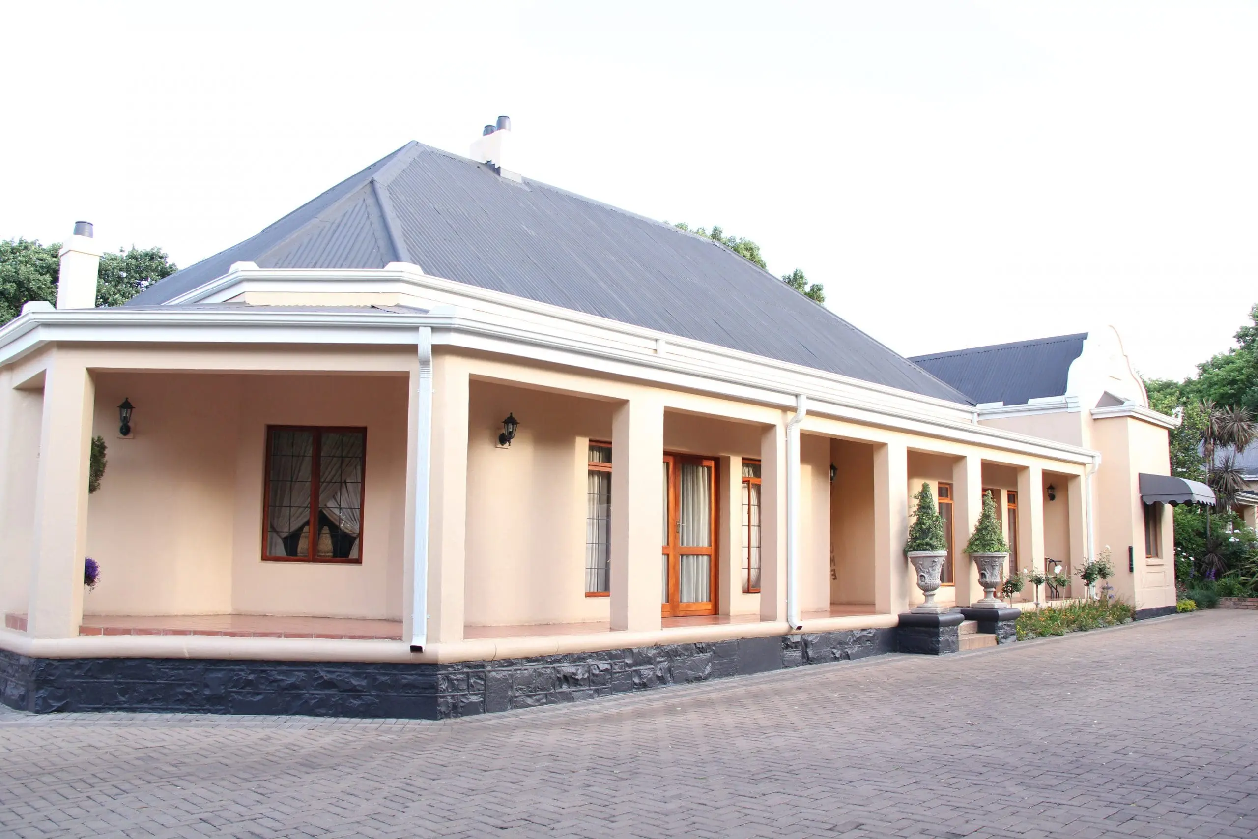 Del Roza Guest House