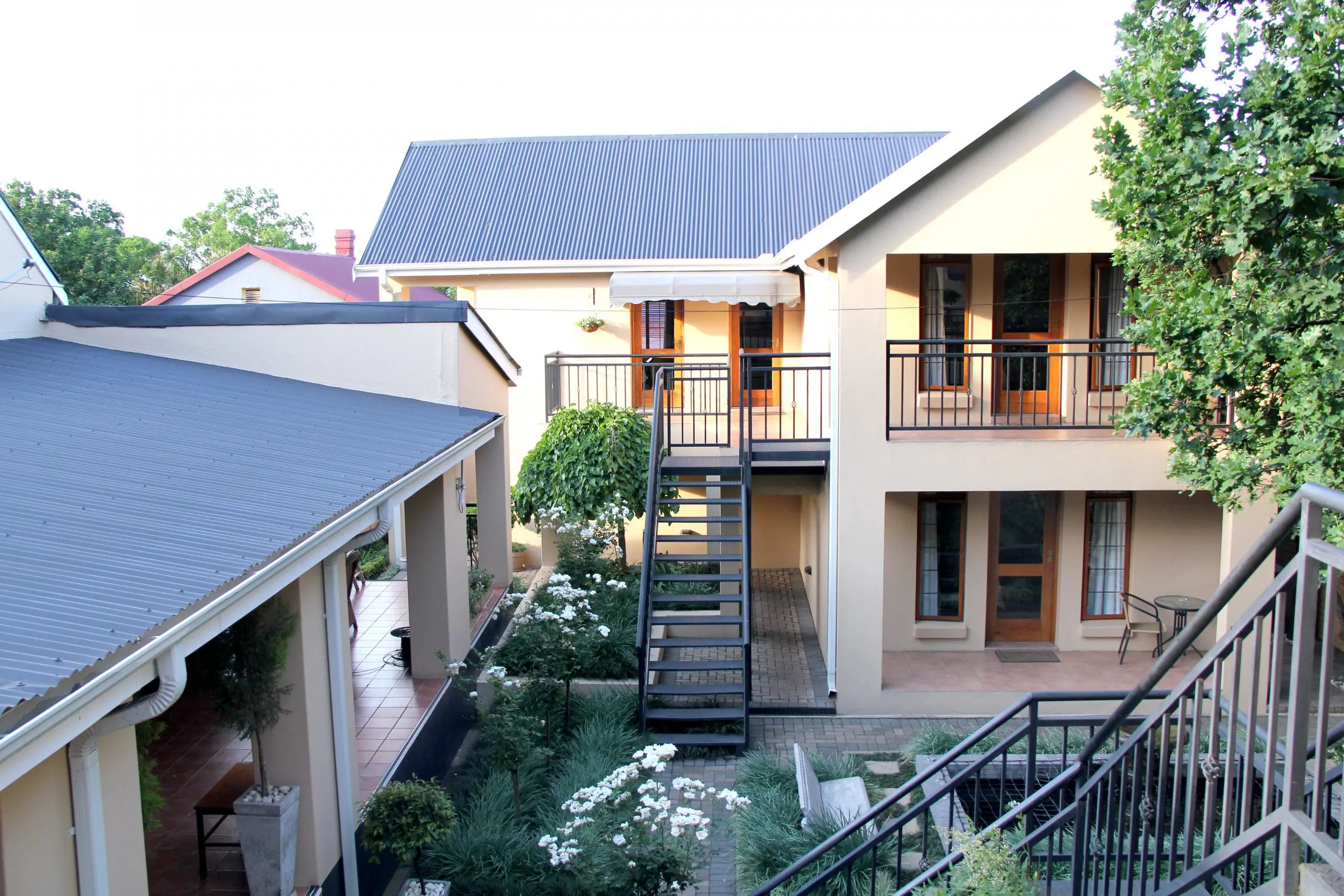Del Roza Guest House
