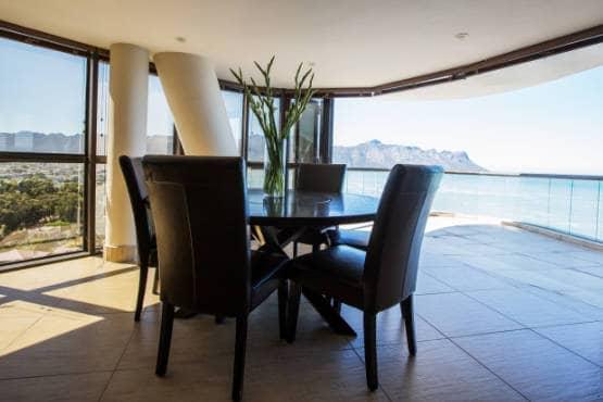 Loddey's Guest House in Somerset West