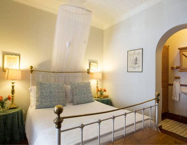 Loddey's Guest House in Somerset West 2