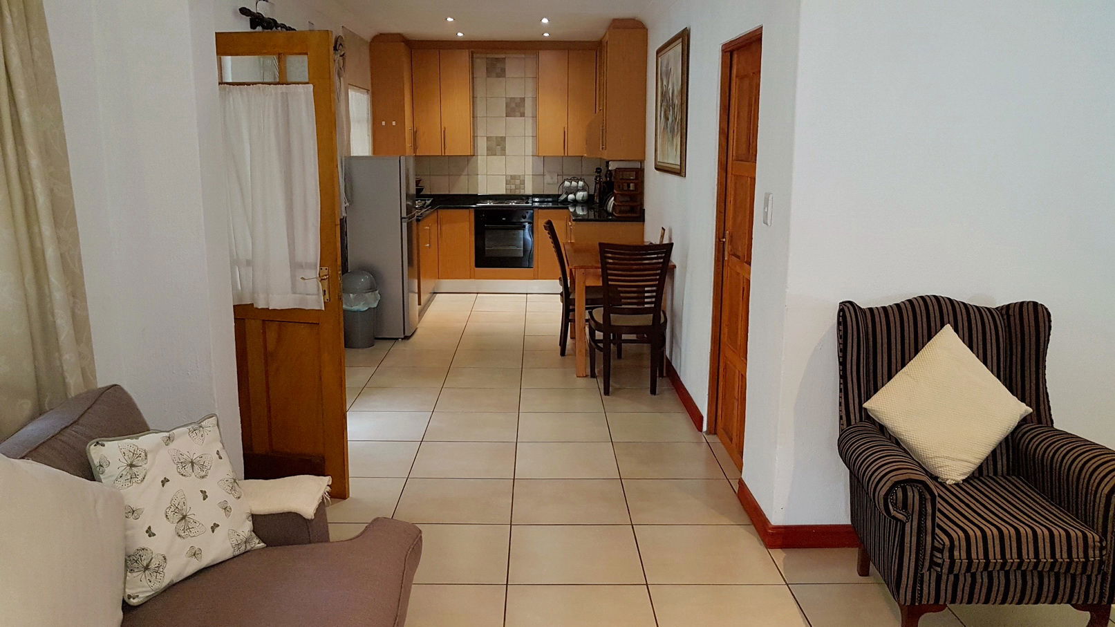 Six Valk Avenue Guesthouse