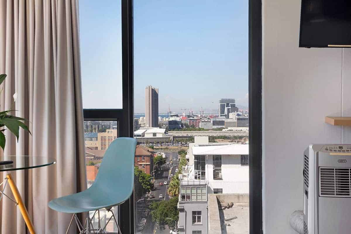 Urban Oasis Apart-Hotel & Eatery