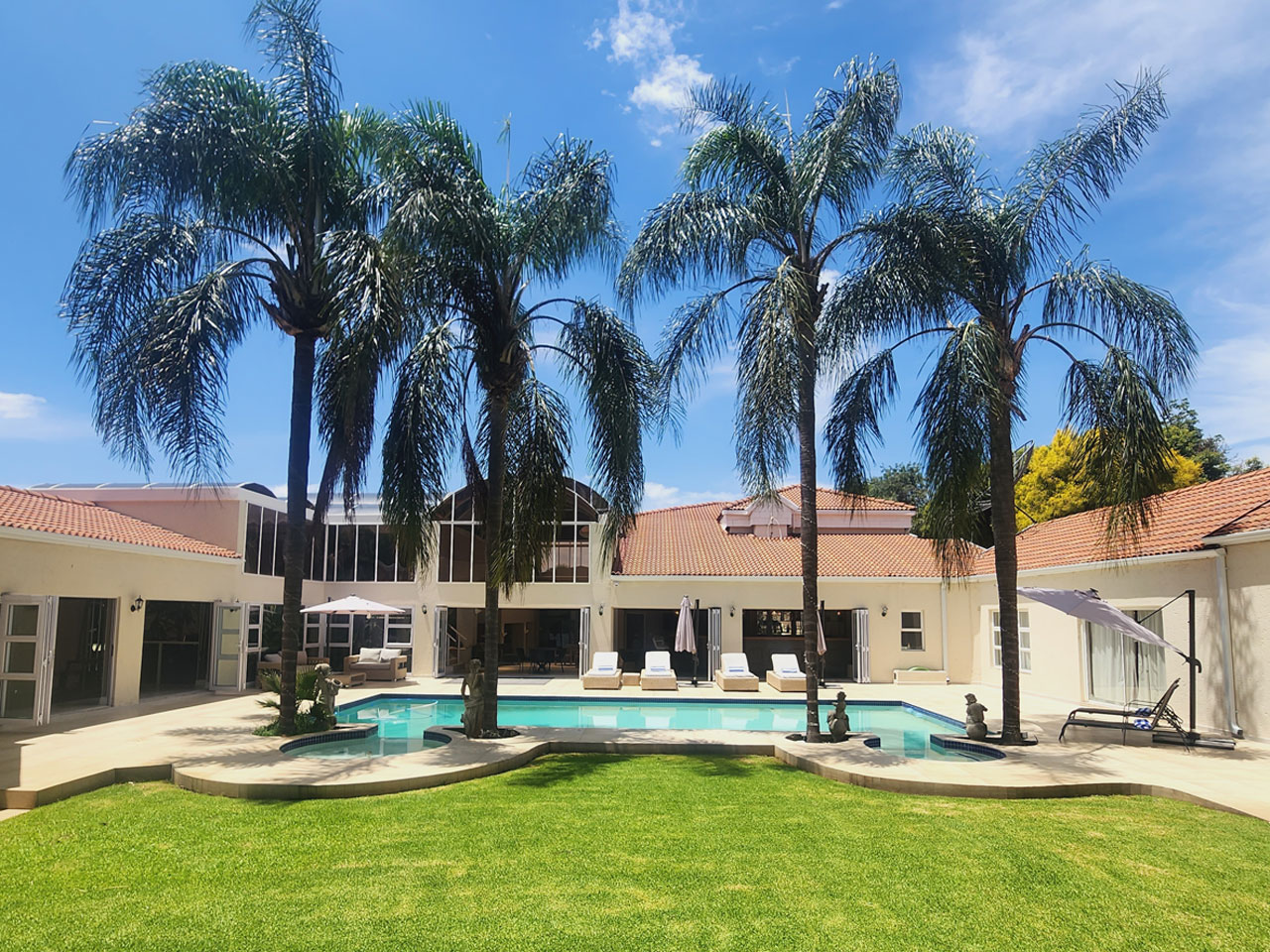 Villa Reis – The Villa of Kings in Brentwood park 4