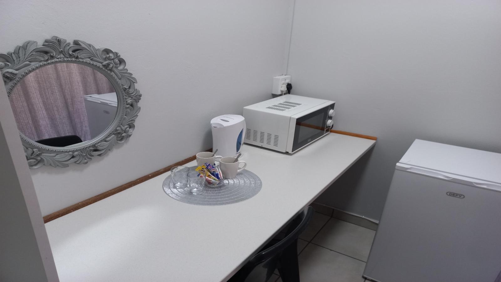 Room 18 — Coffee/tea facilities