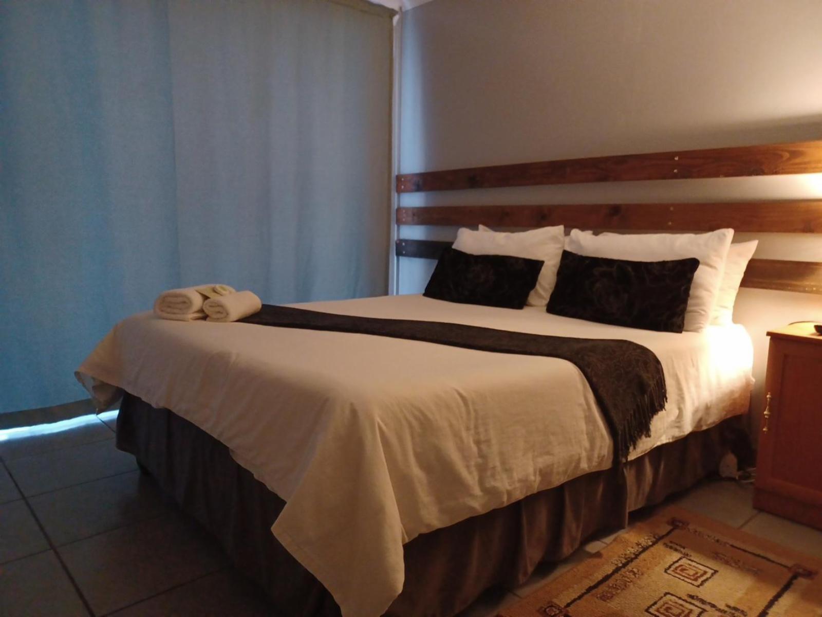 Room 16 — Bed