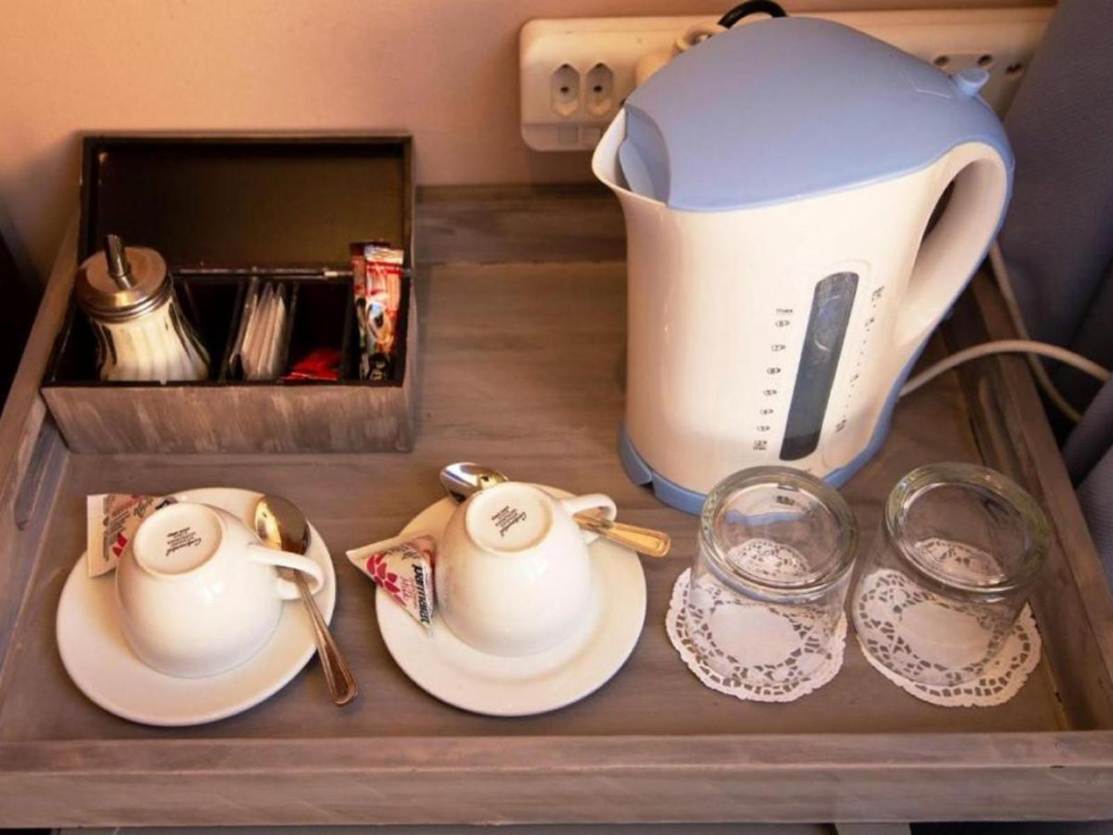 Room 8 — Coffee/tea facilities