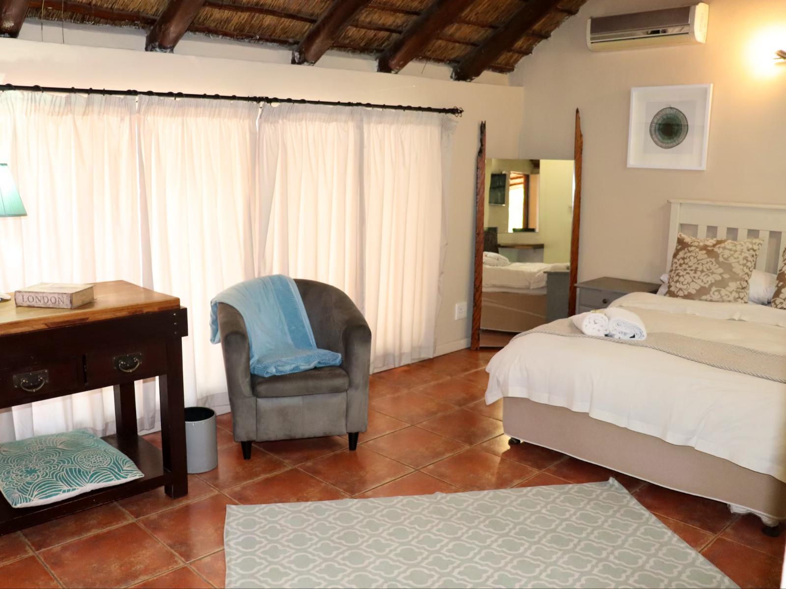 Room 4 — Photo of the whole room
