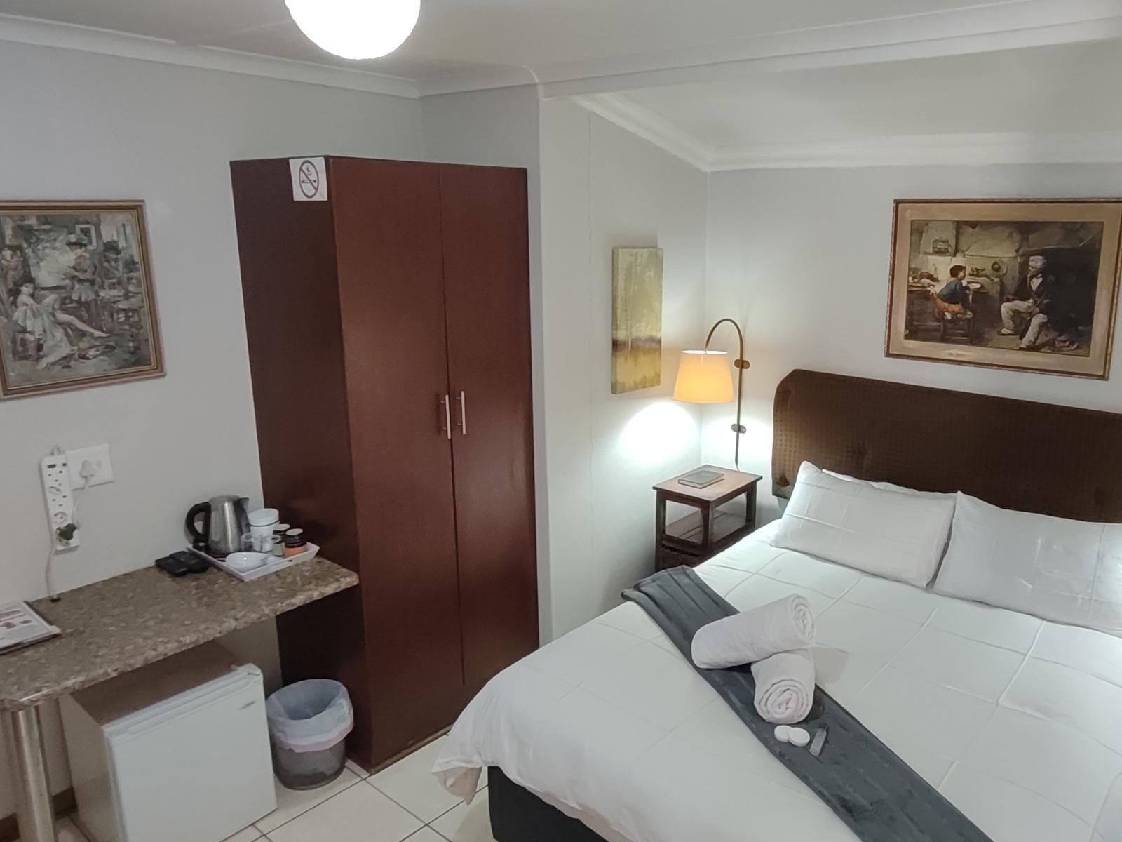 Room 1 — Photo of the whole room