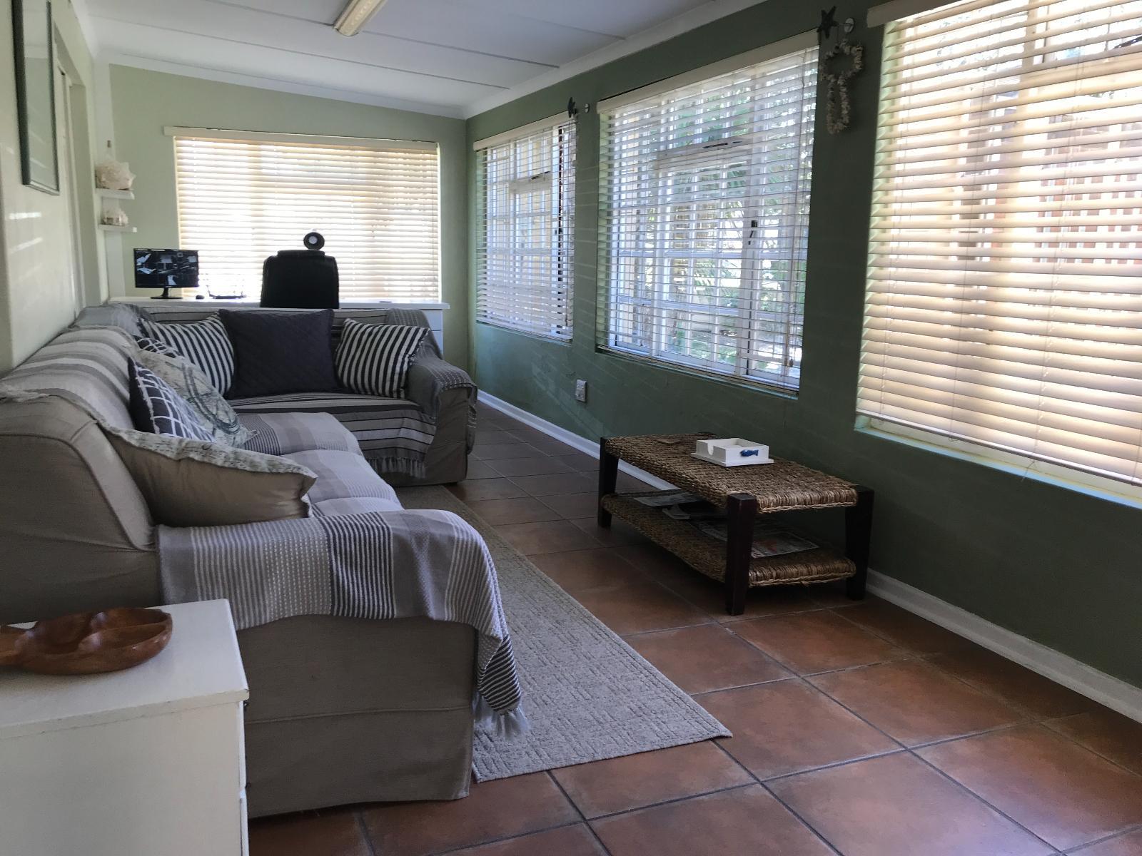 Communal lounge/ TV room