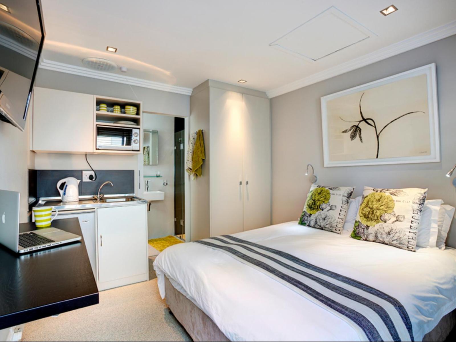 Room 2 — Photo of the whole room