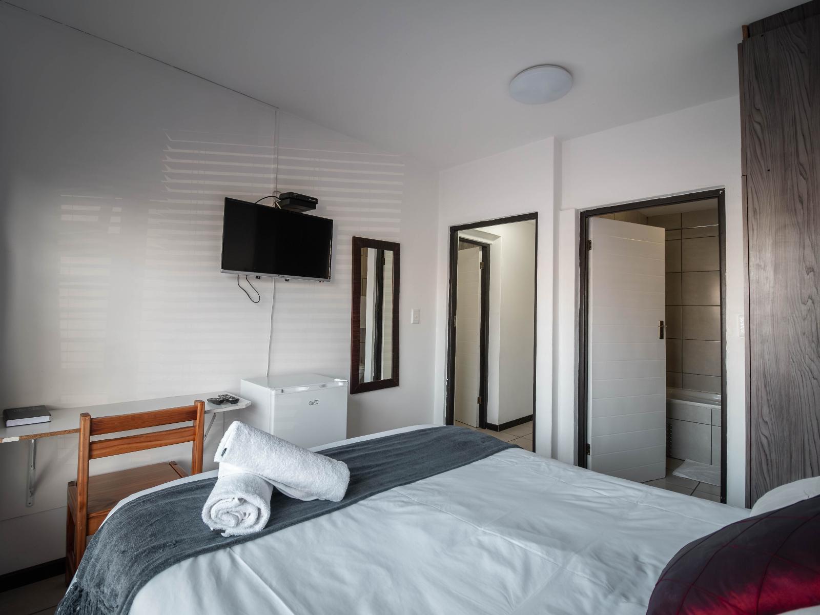 Room 1 — Photo of the whole room