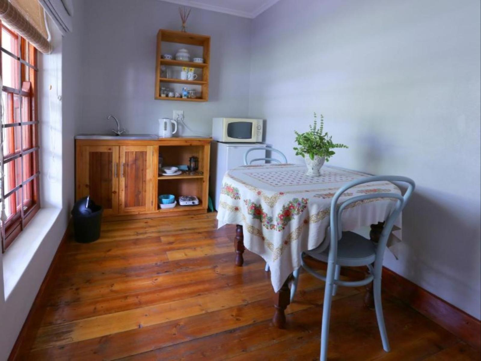 Room 1 — Kitchenette