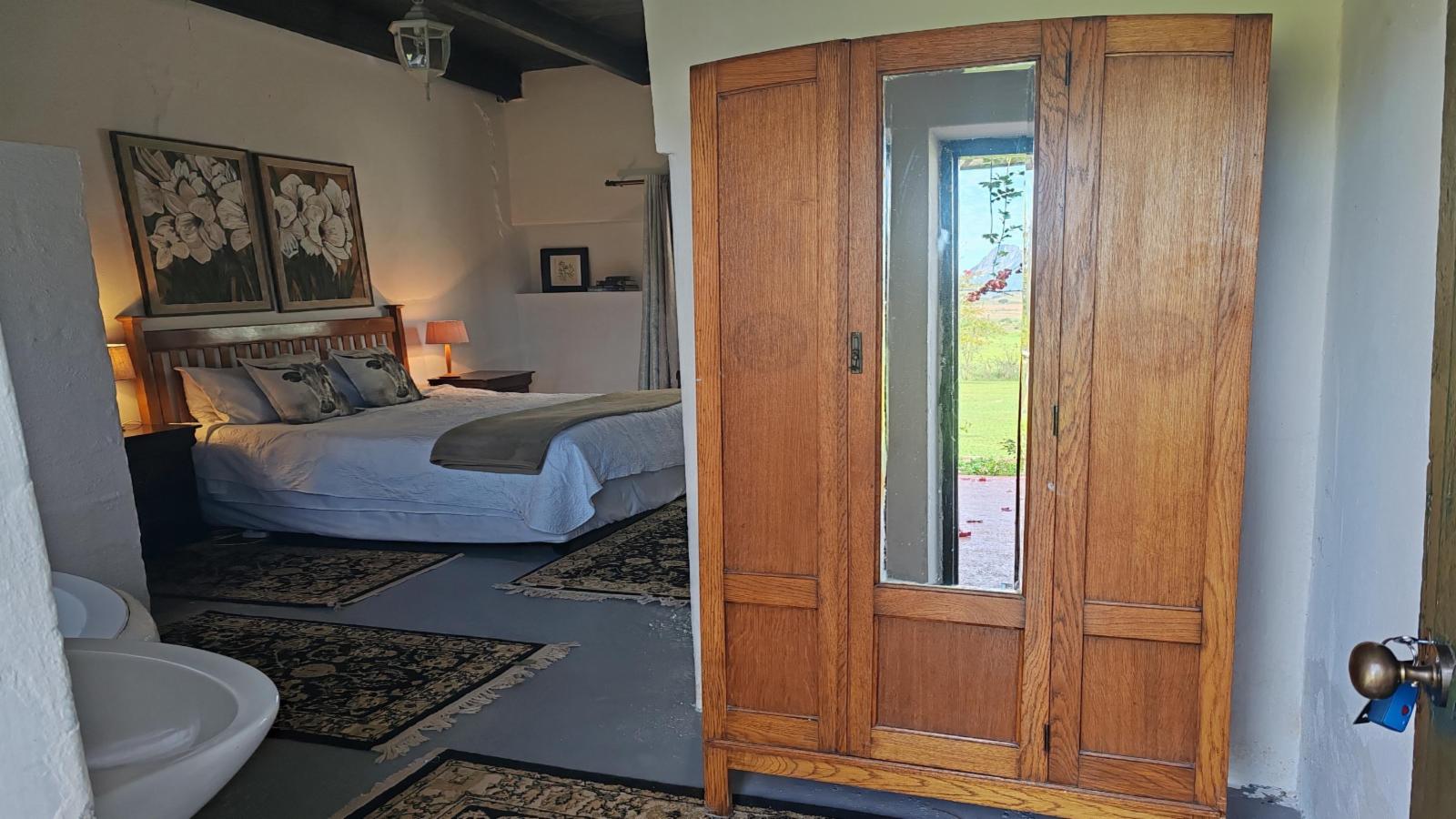 Room 4 — Photo of the whole room