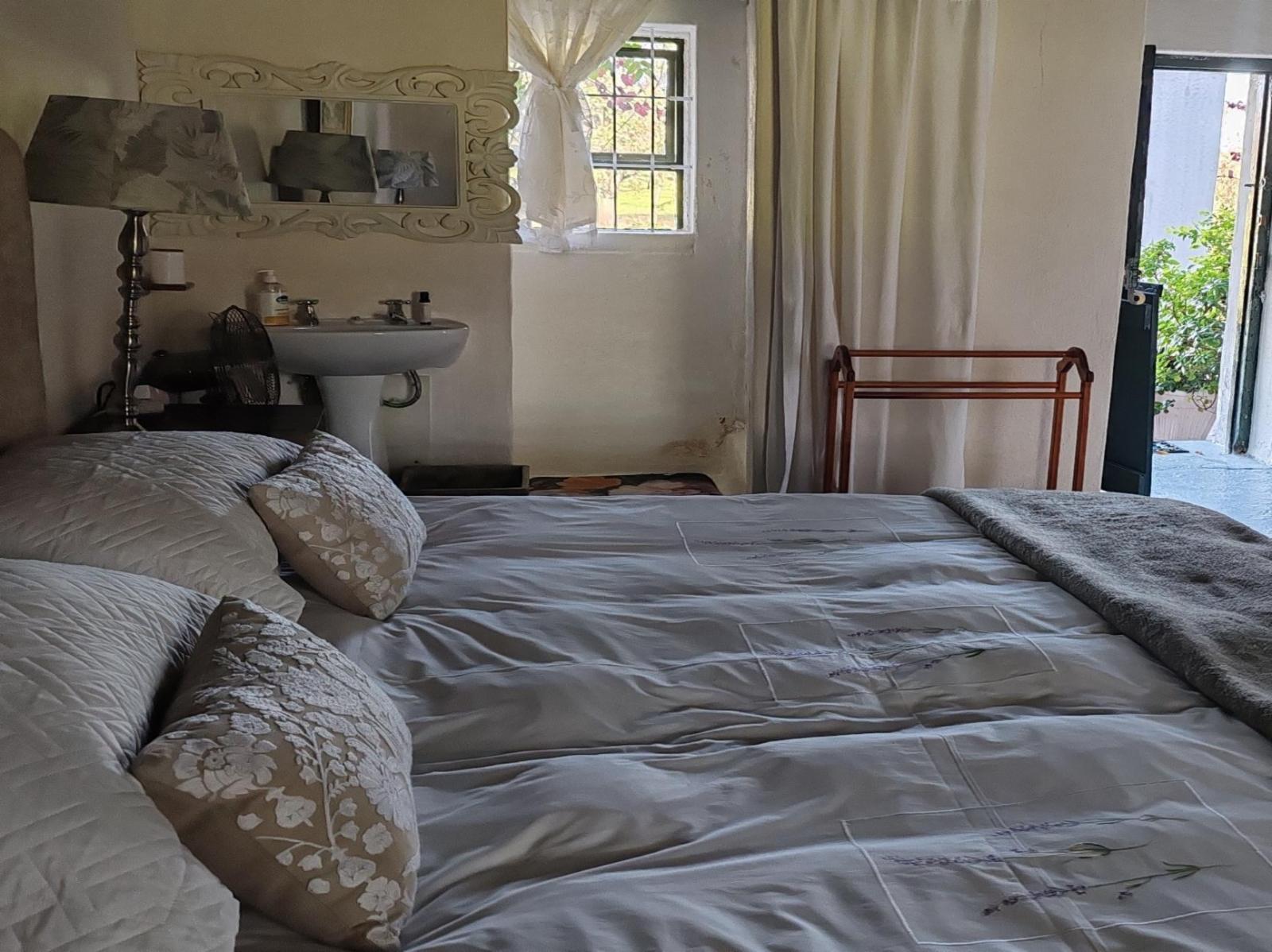 Room 2 — Photo of the whole room