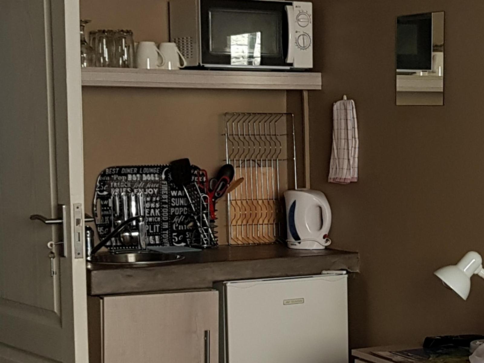 Room 1 — Kitchenette
