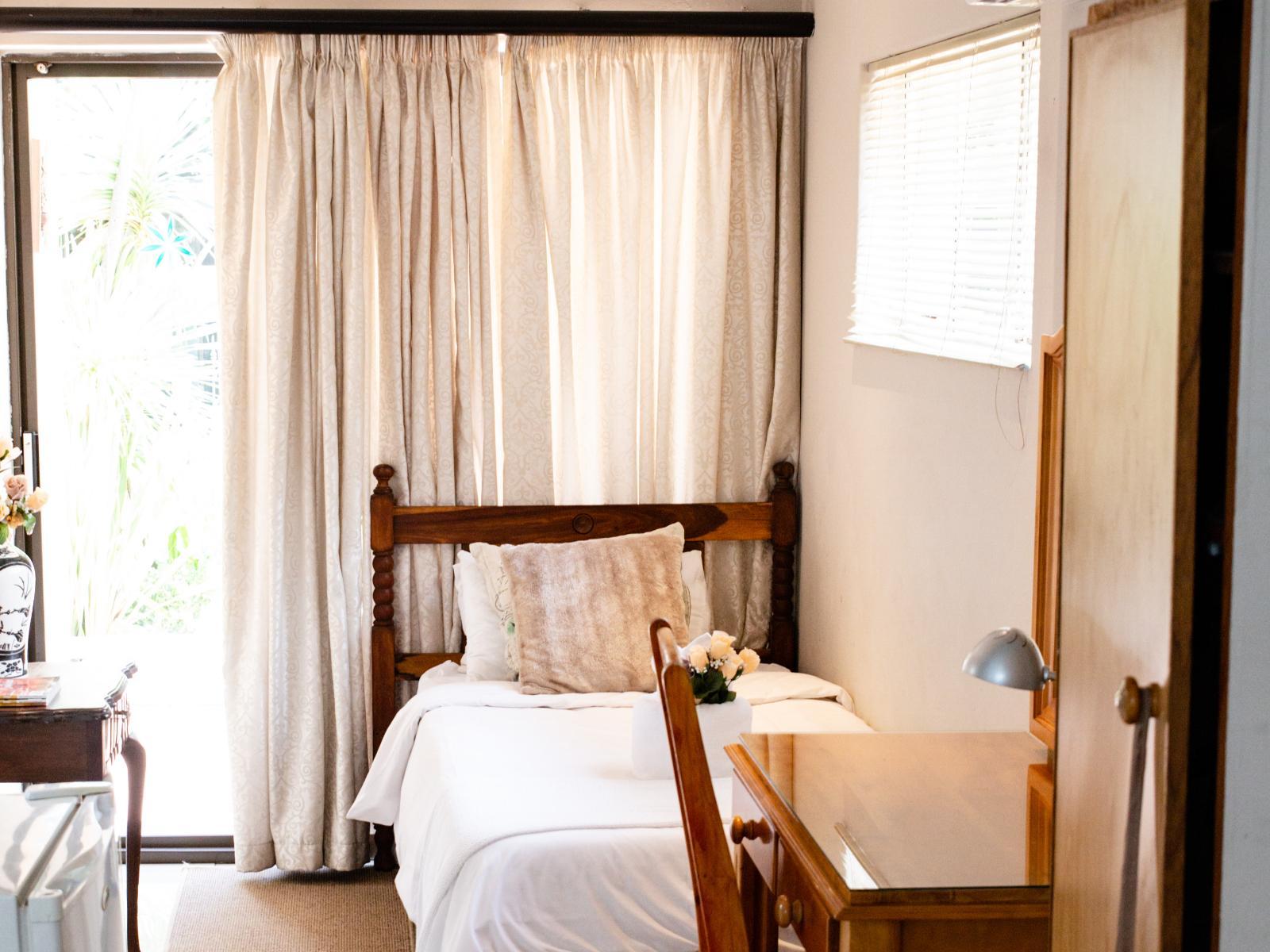 Room 17 — Bed