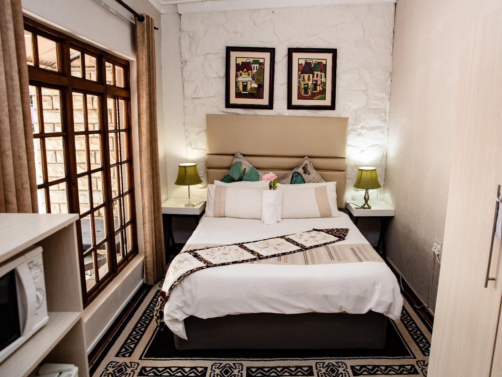 Room 18 — Bed