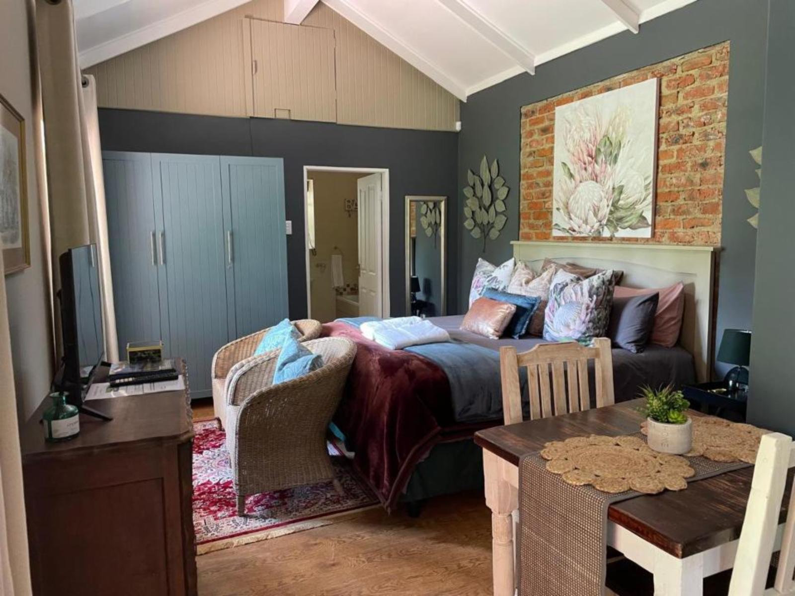 Room 1 — Photo of the whole room