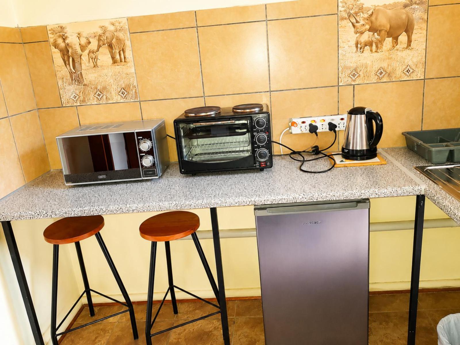 Room 5 — Coffee/tea facilities