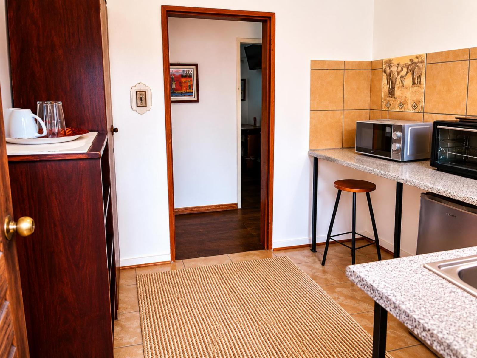 Room 5 — Coffee/tea facilities