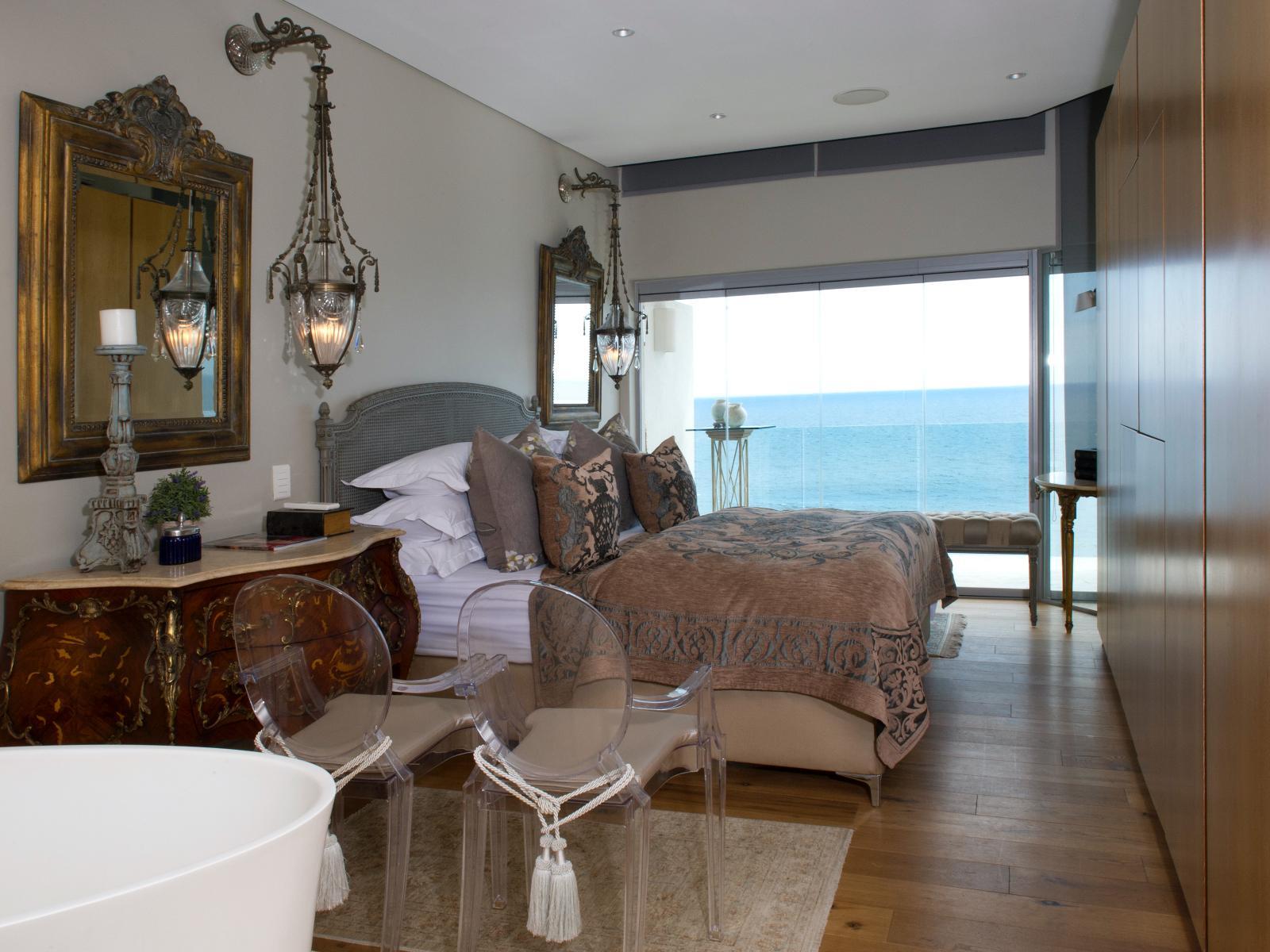 Room 1 — Photo of the whole room