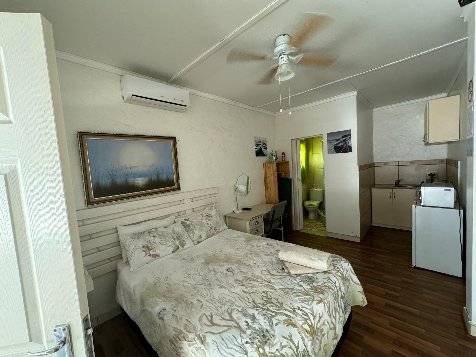 Room 4 — Photo of the whole room