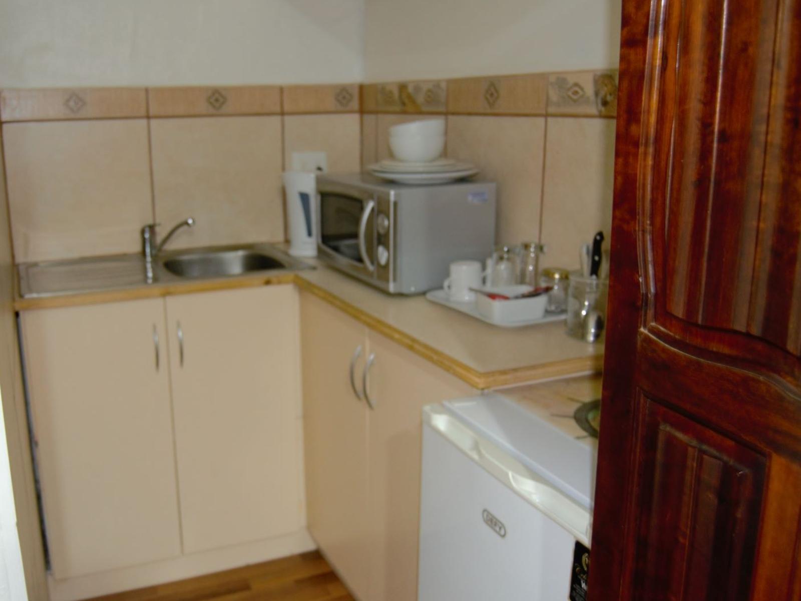 Room 4 — Kitchenette