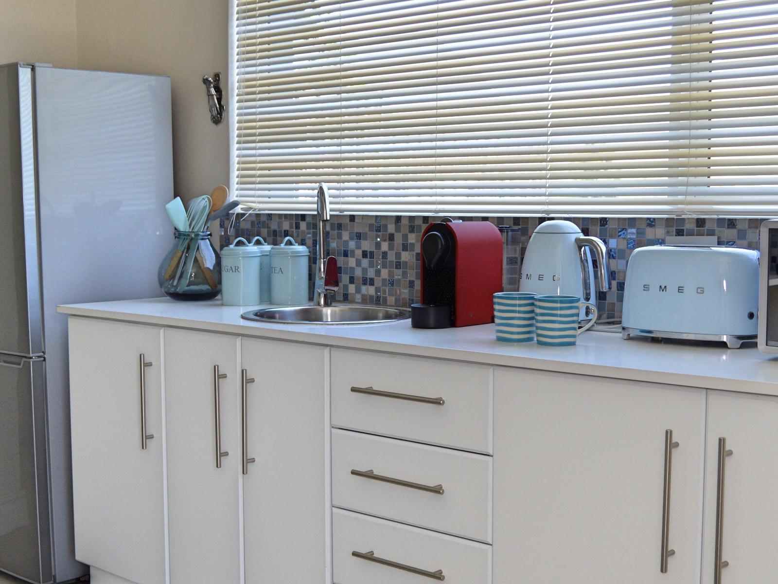 Room 1 — Kitchenette