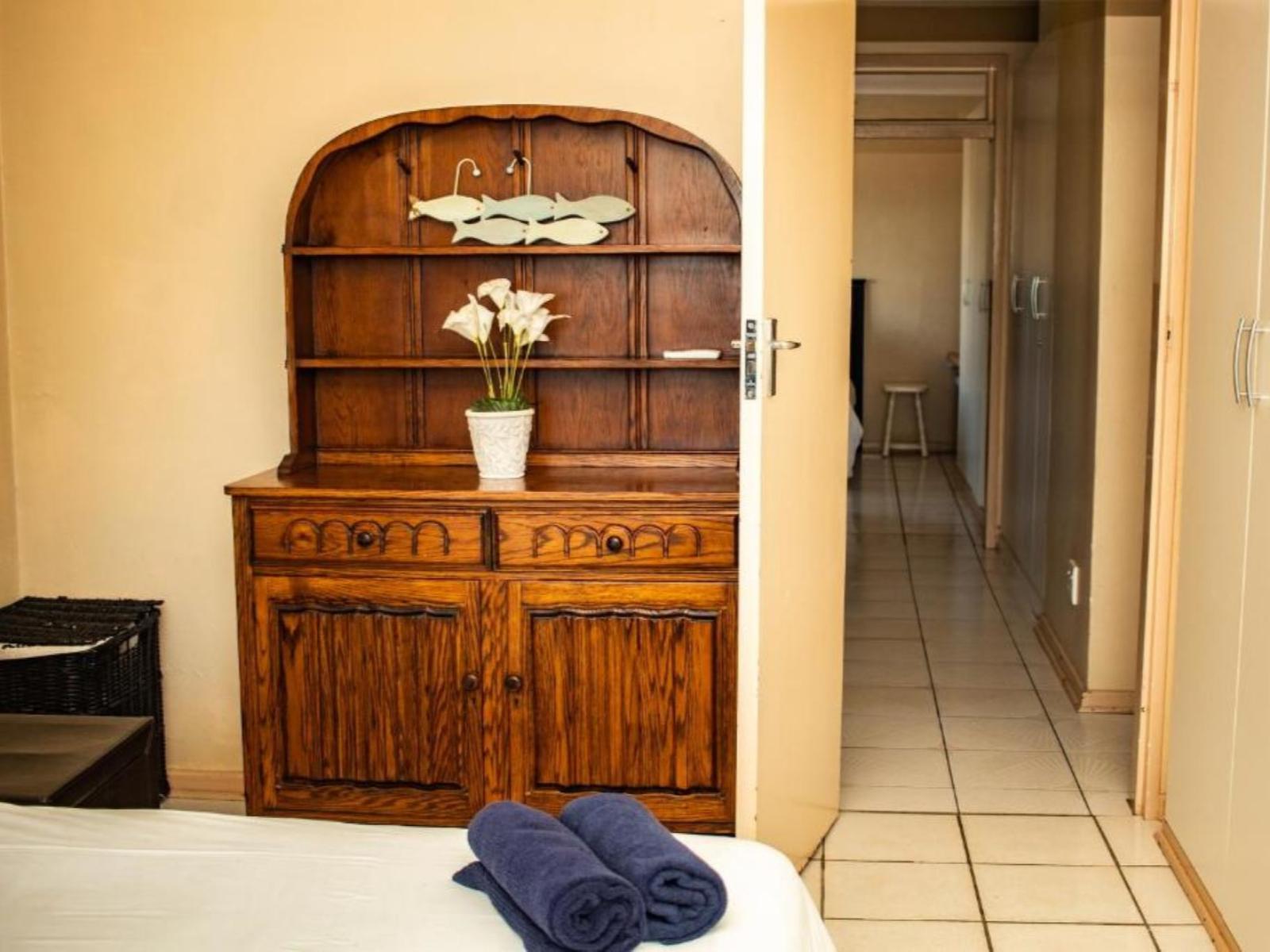 Room 1 — Photo of the whole room