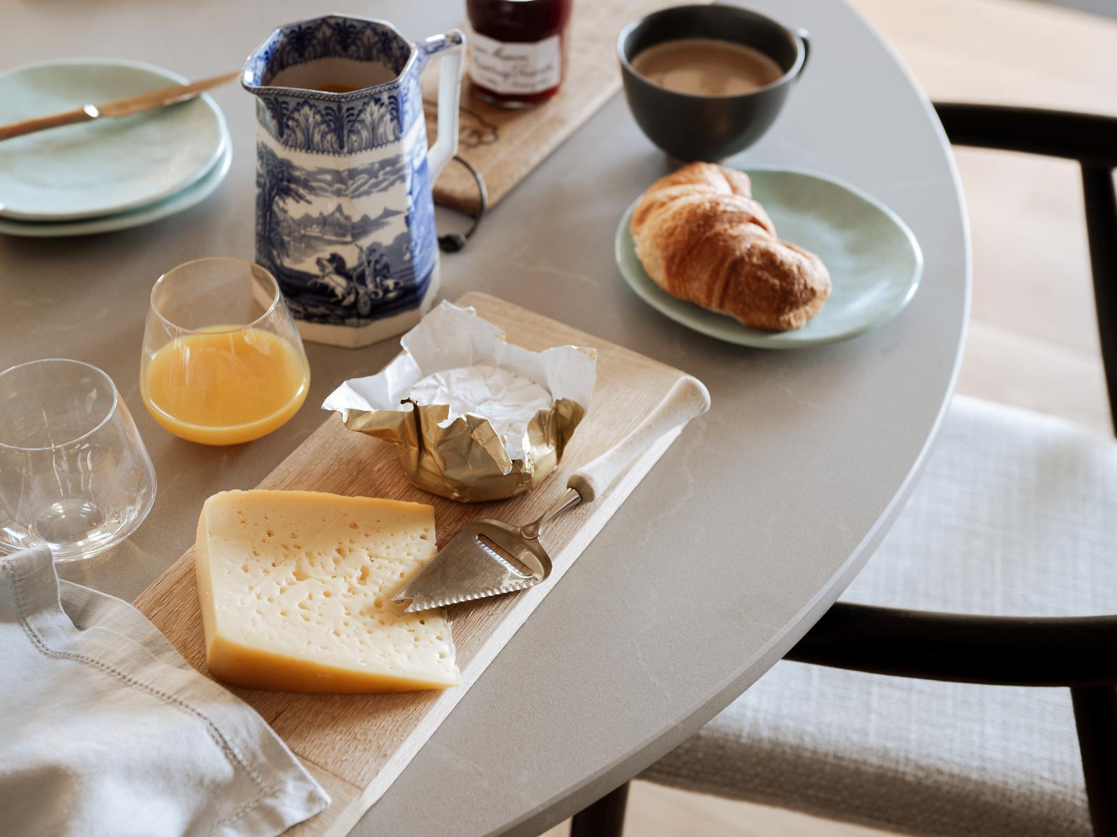 Room 3 — Breakfast area