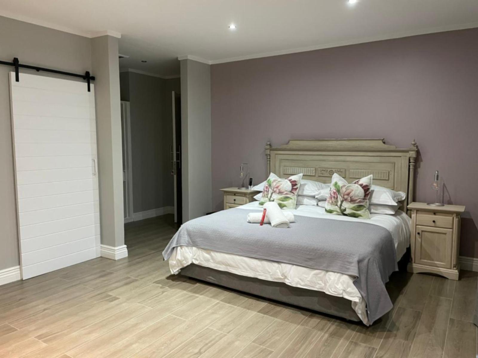 Room 2 — Photo of the whole room