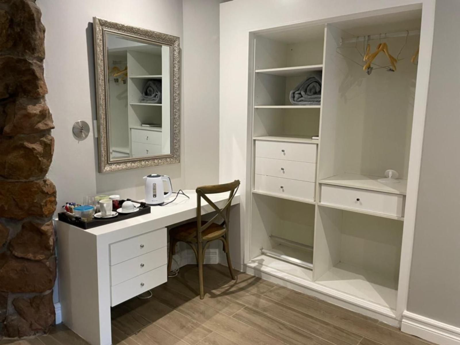 Room 3 — Coffee/tea facilities
