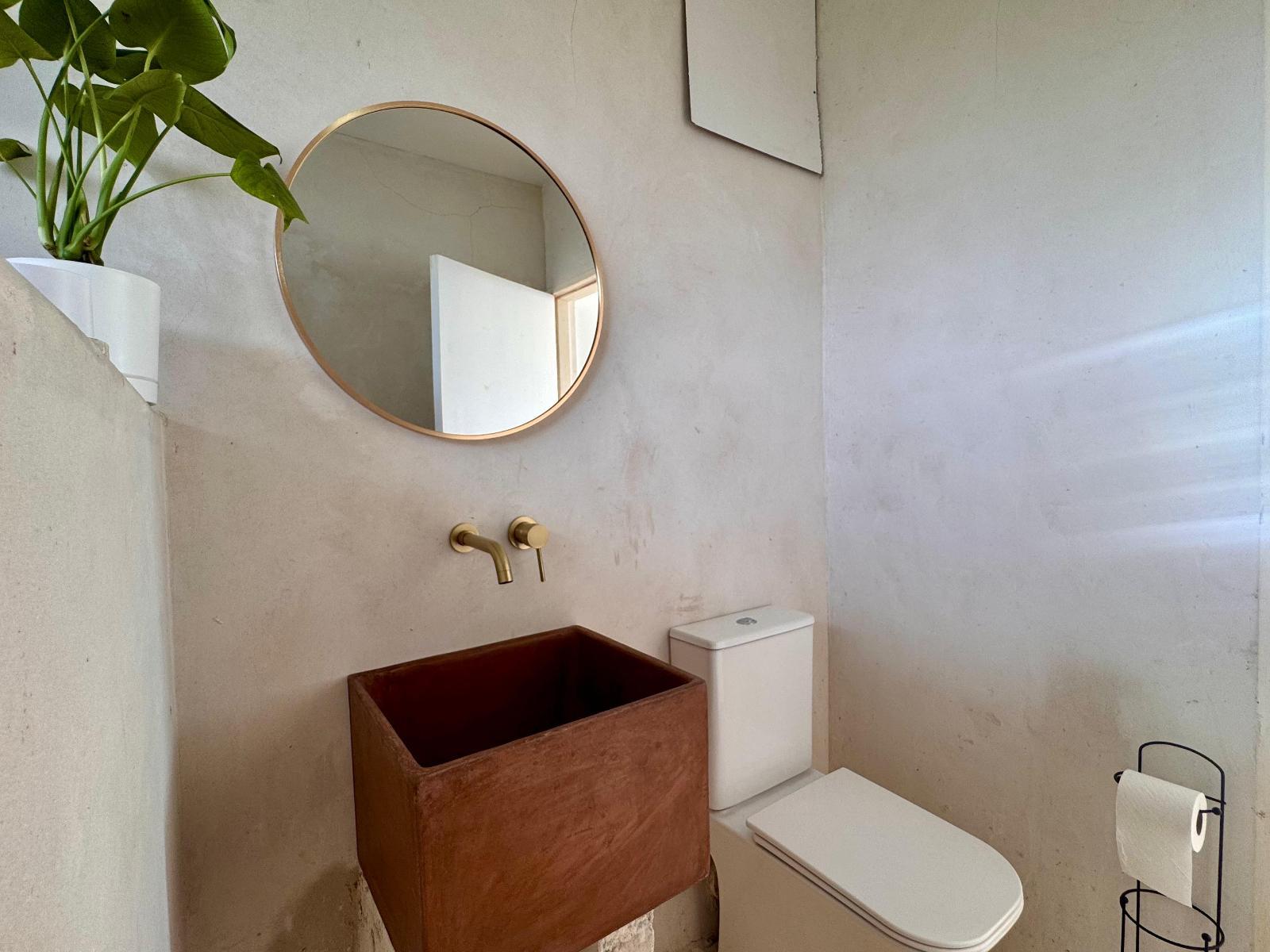 Room 7 — Bathroom