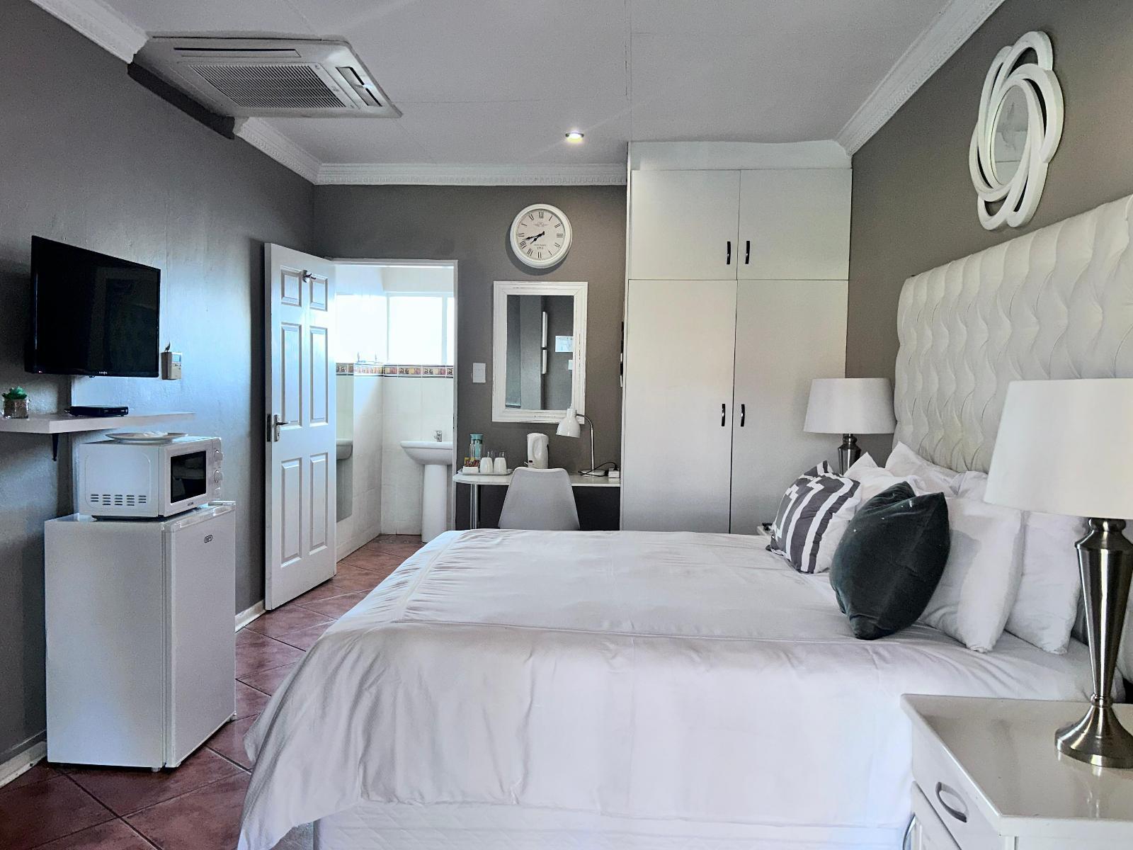 Room 3 — Photo of the whole room