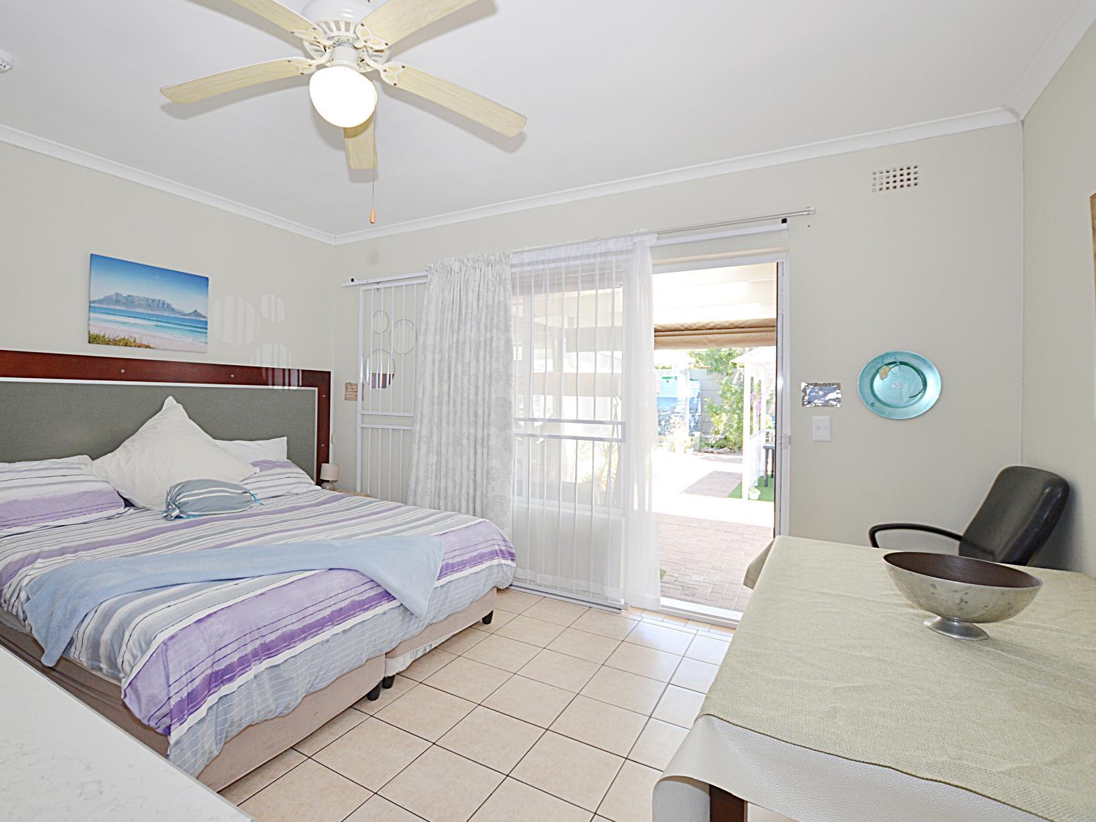 Room 2 — Photo of the whole room
