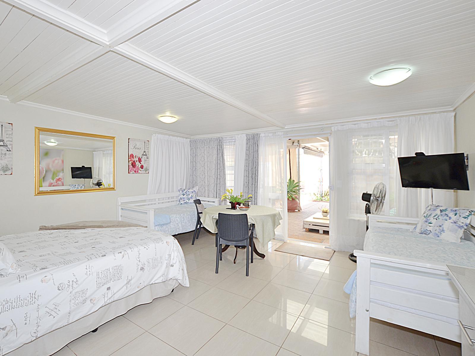 Room 3 — Photo of the whole room
