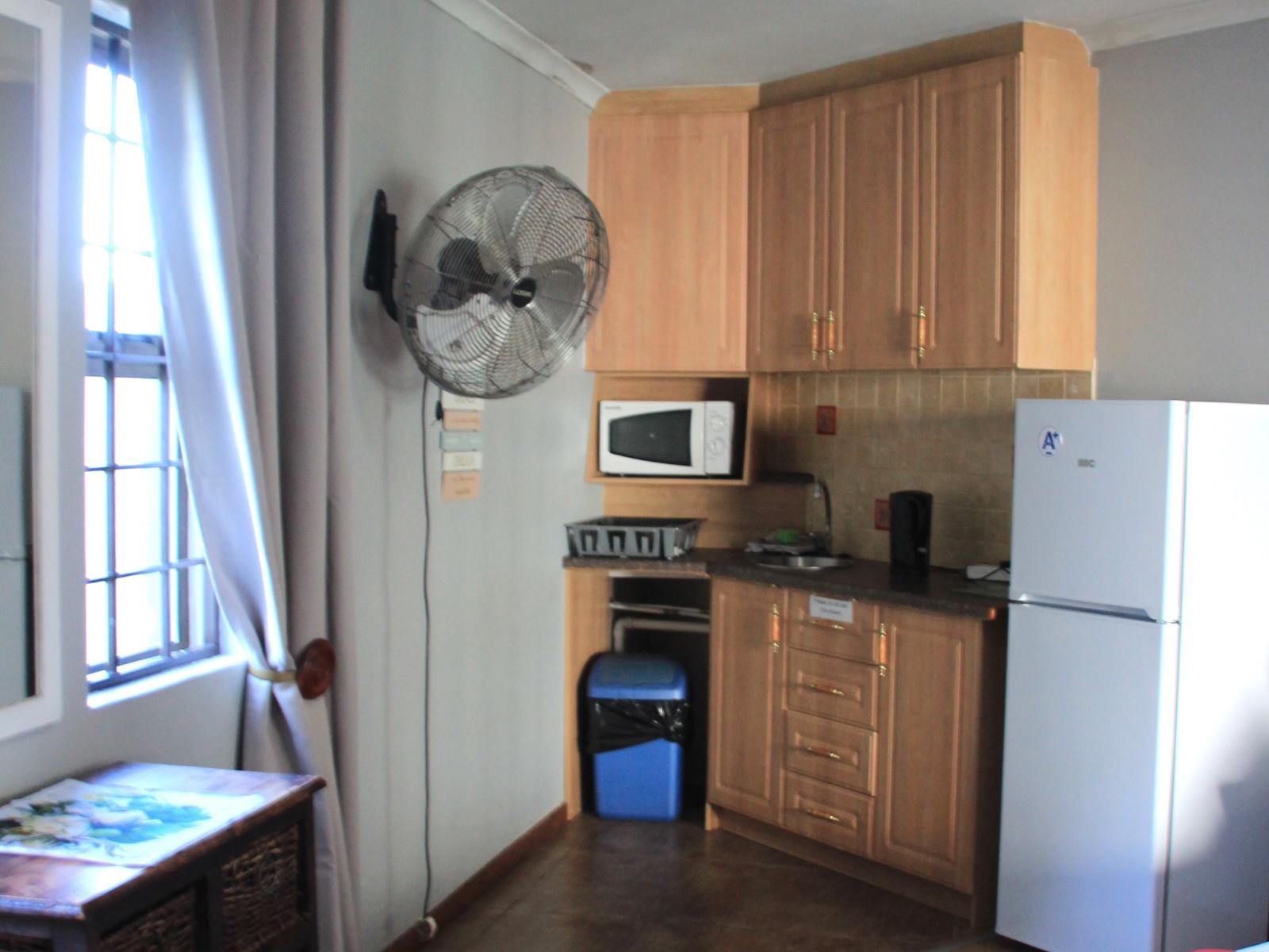 Room 1 — Kitchenette