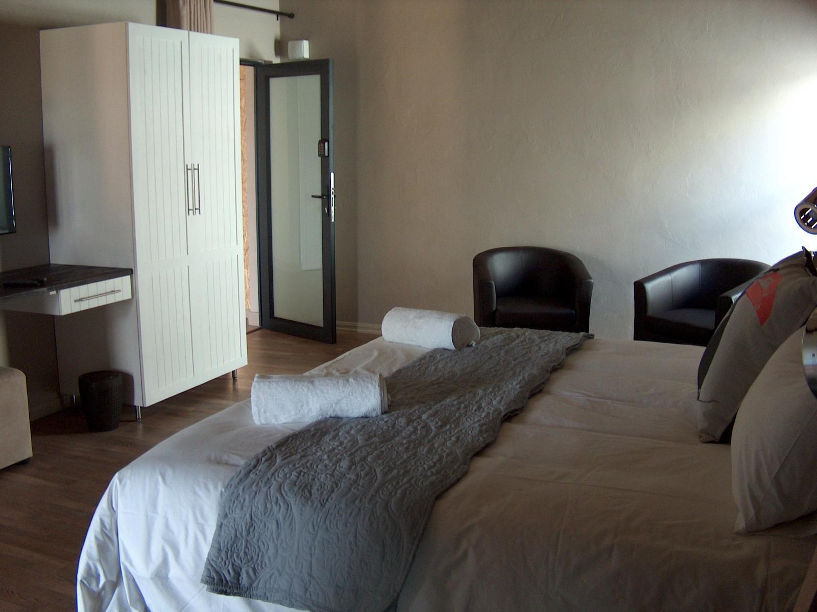 Room 1 — Photo of the whole room