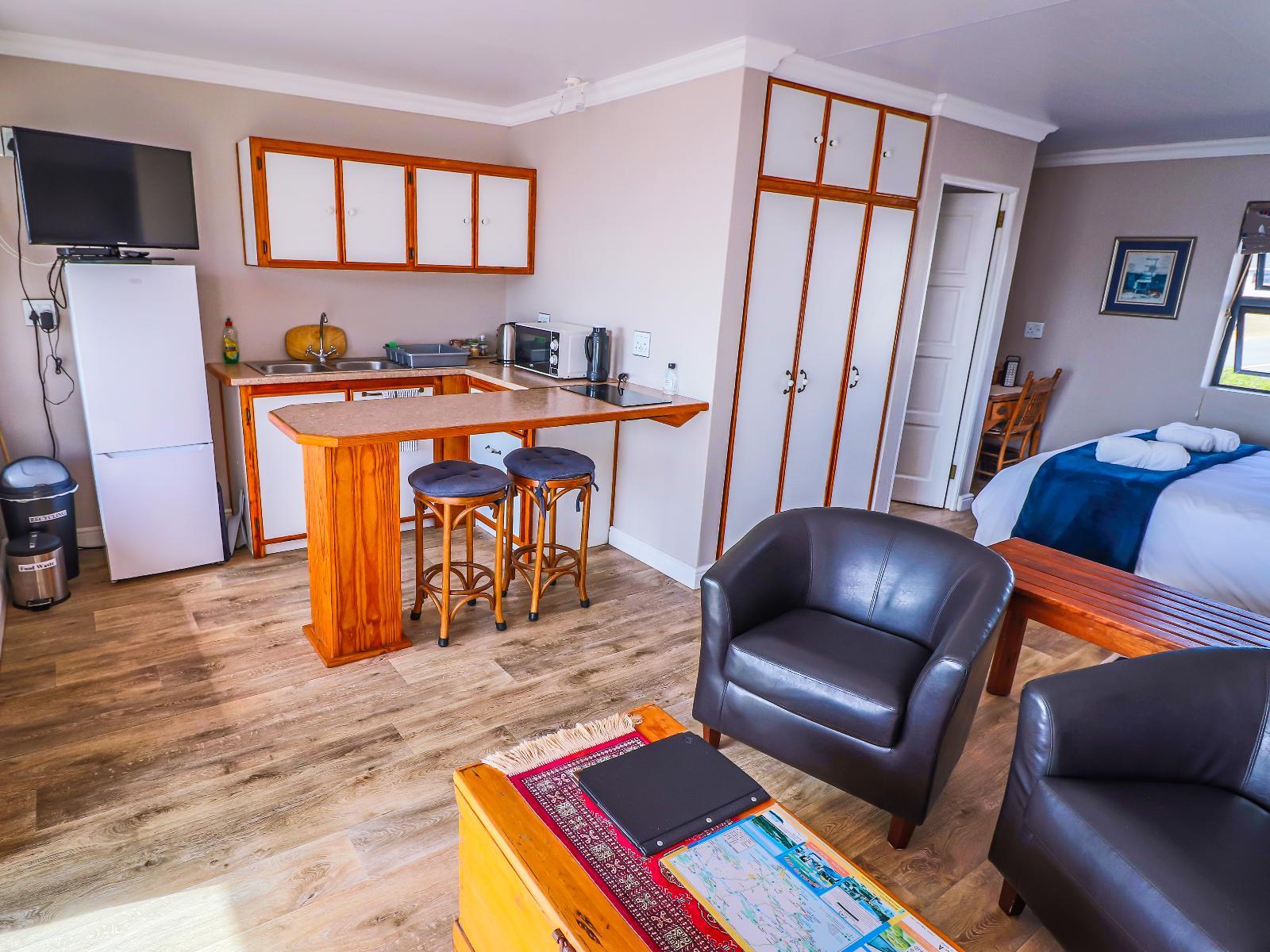 Room 1 — Photo of the whole room
