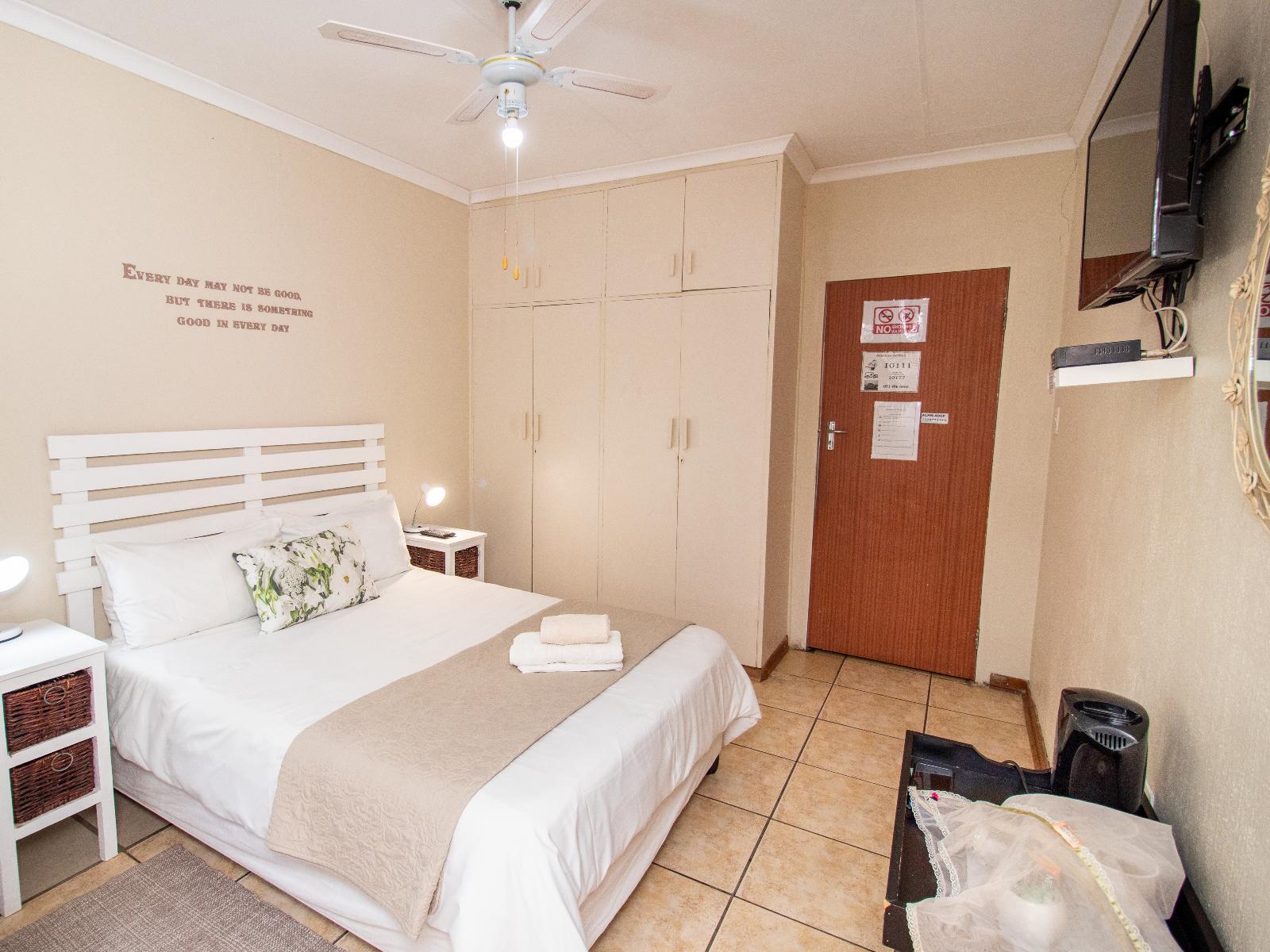 Room 1 — Photo of the whole room