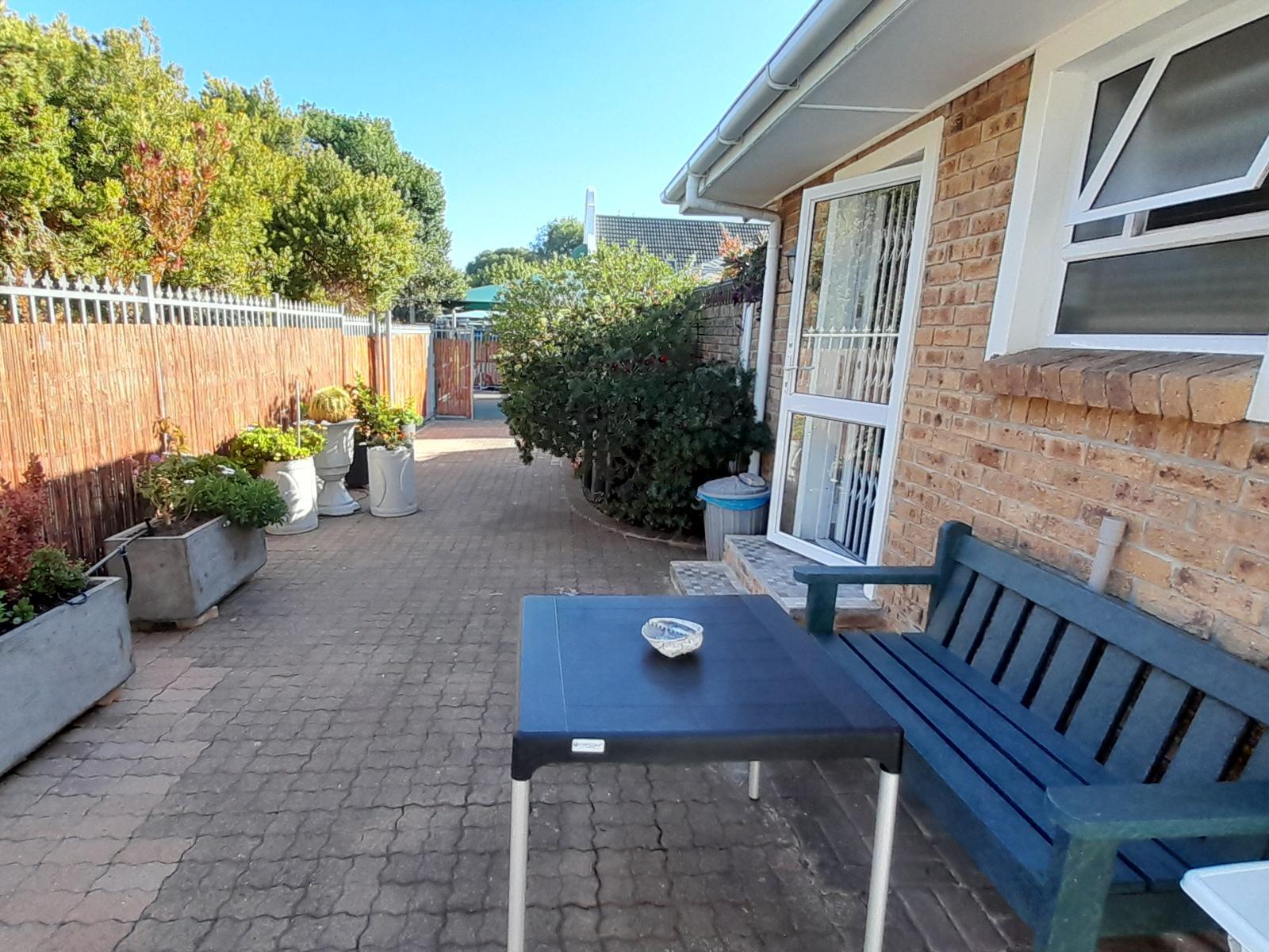 Room 5 — Seating area