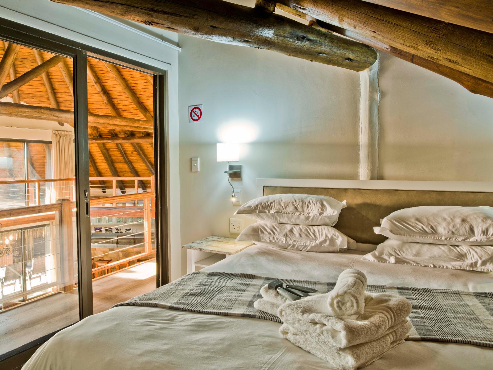 Room 1 — Photo of the whole room