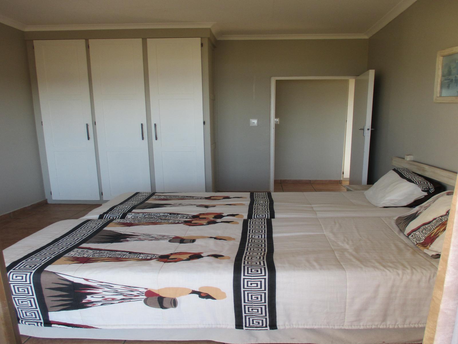 Room 4 — Photo of the whole room