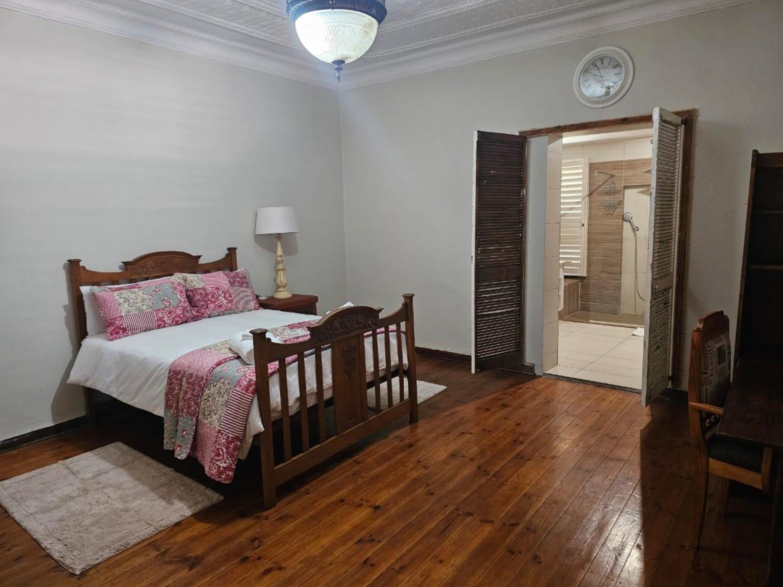 Room 2 — Photo of the whole room