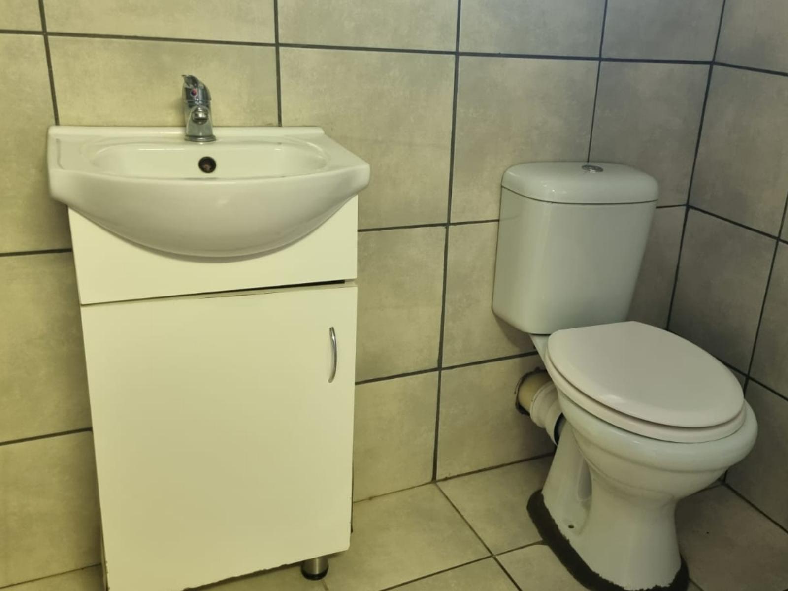 Room 7 — Bathroom
