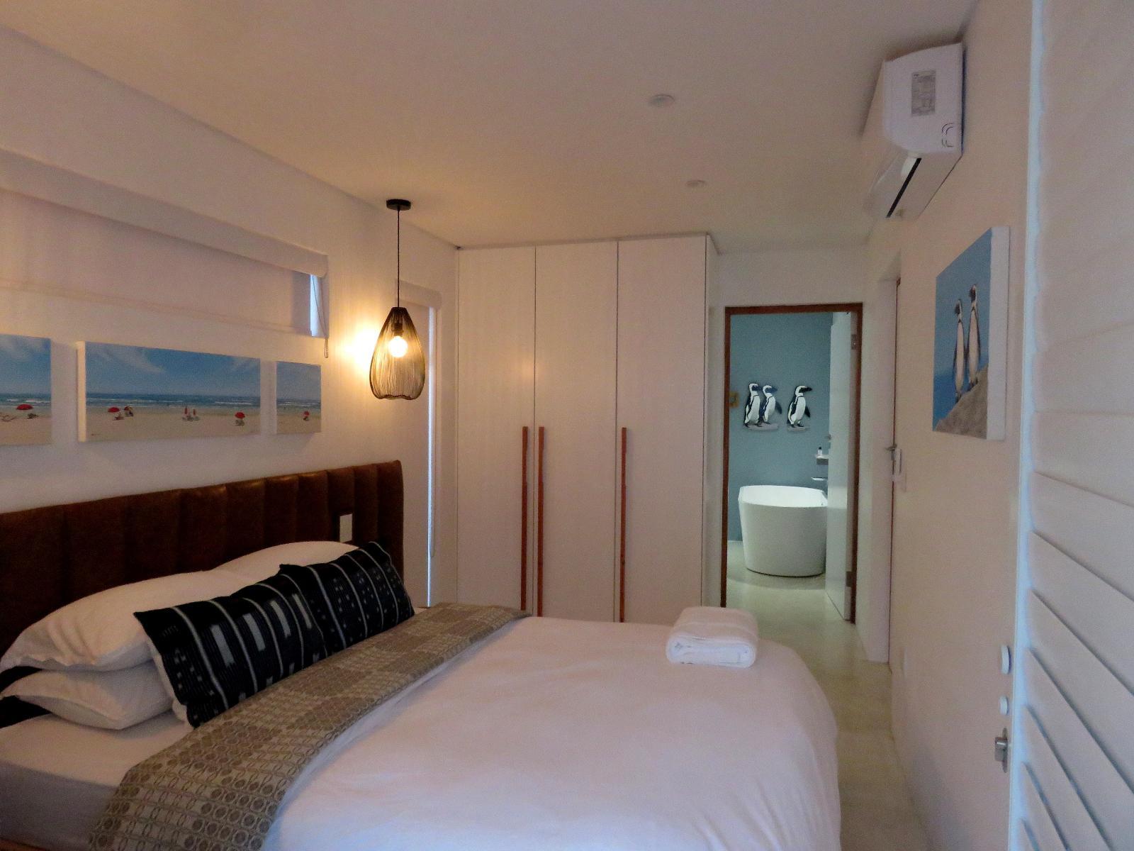 Room 1 — Photo of the whole room