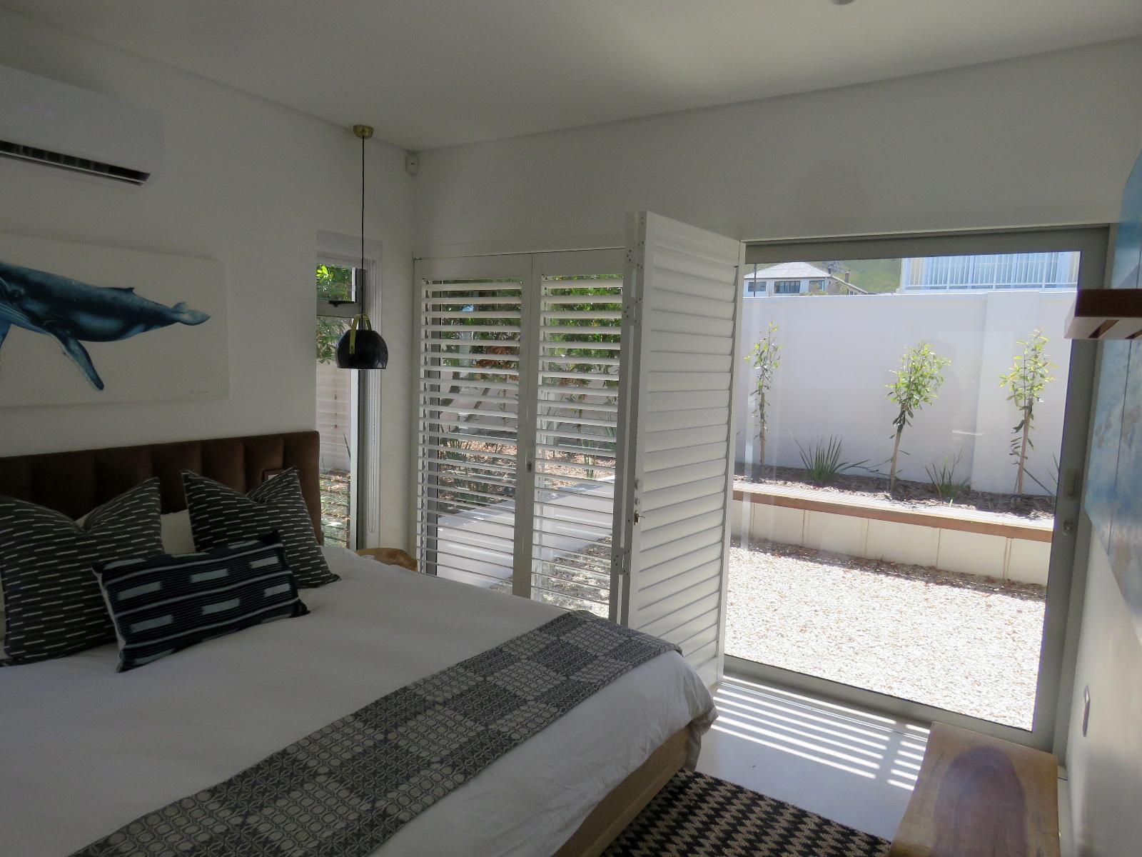 Room 1 — Photo of the whole room
