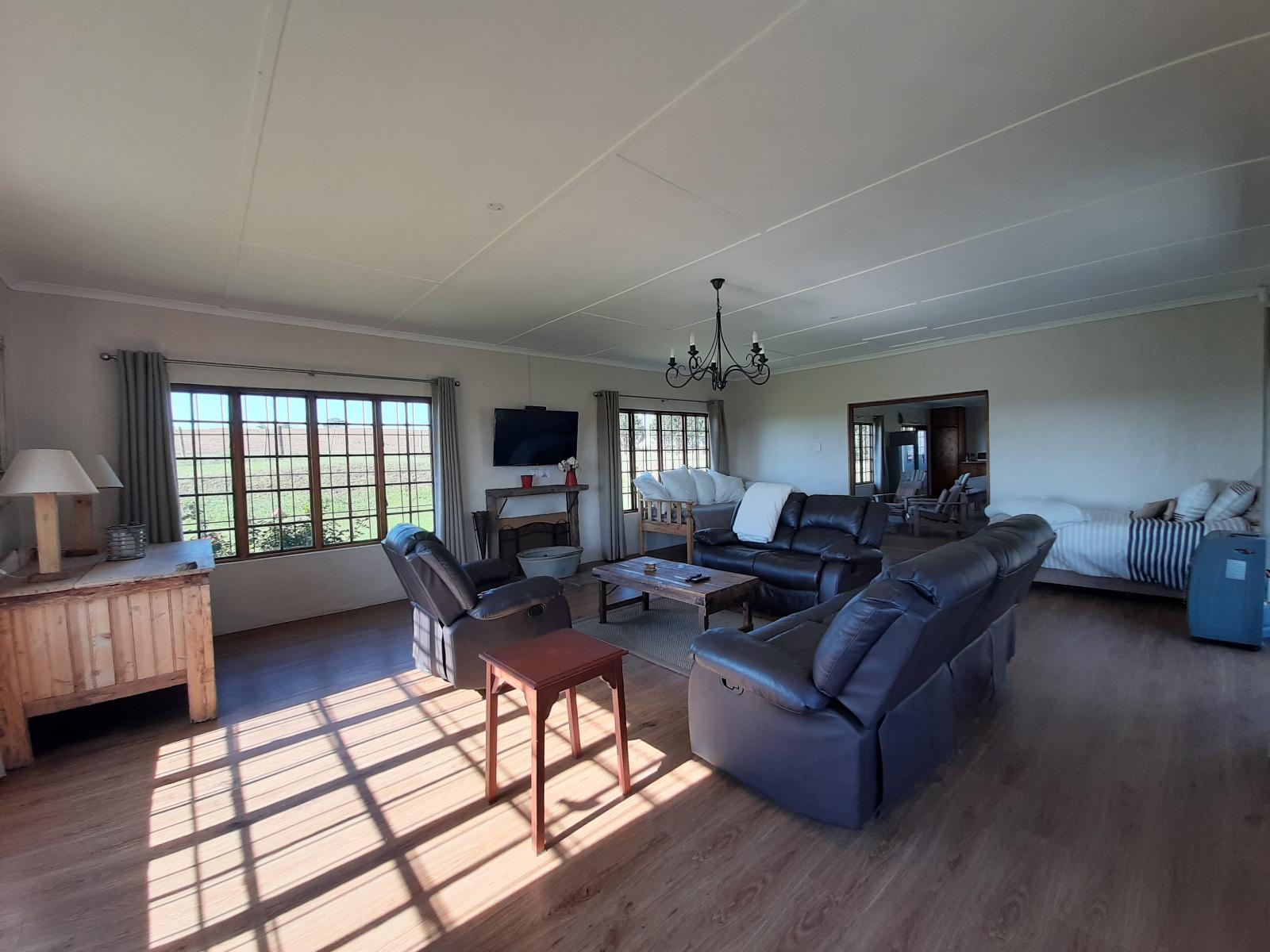 Communal lounge/ TV room